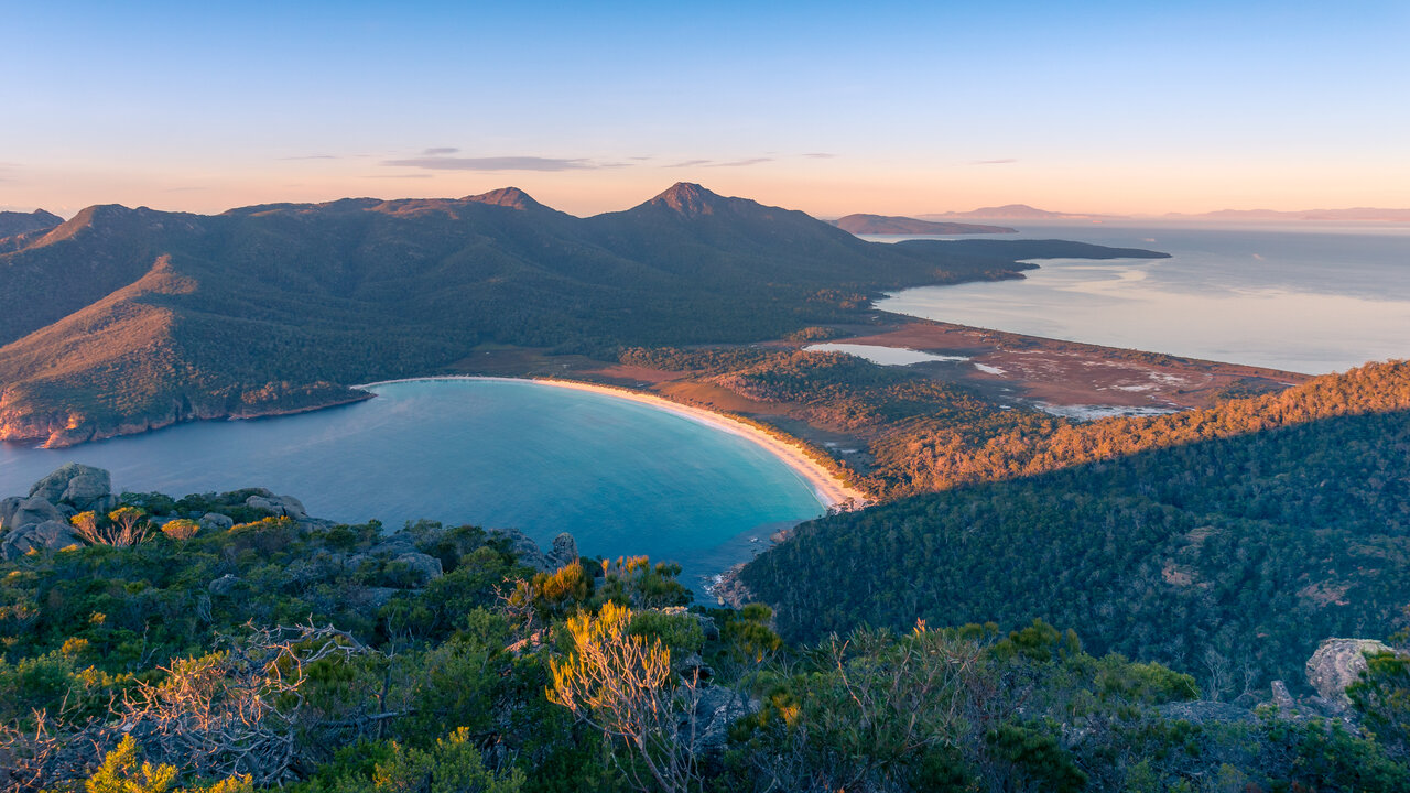 Australie-Wineglass-Bay-shutterstock_1530271478