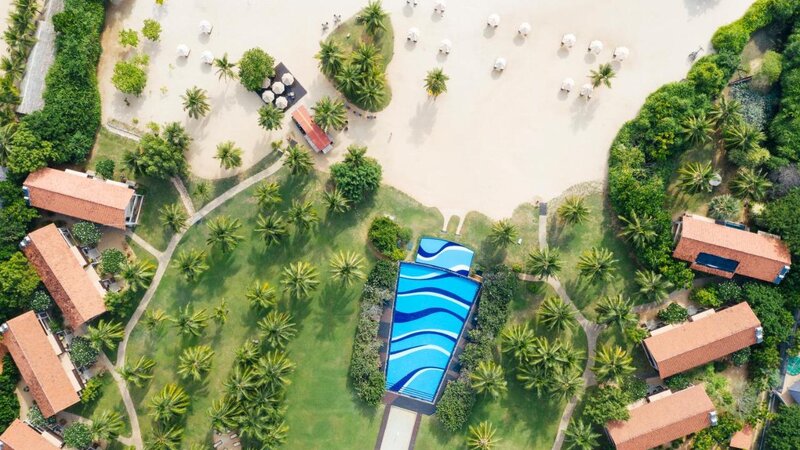 Sri-Lanka-Pasikuda-Hotel-Uga-Bay-Pasikudah-luchtfoto zwembad