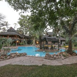 Kenia-Nairobi-Sarova-Shaba-game-lodge-pool1